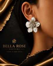 Éternelle Textured Floral Stud Earrings