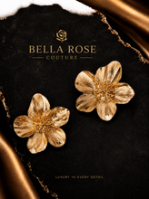 Éternelle Textured Floral Stud Earrings